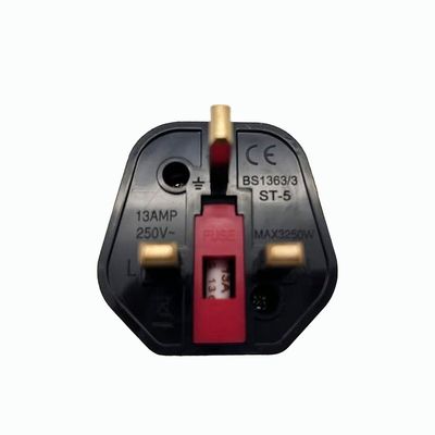Adattatore di uso generale UK 3 pin con fusibile alla presa UE 2 pin e contatto con la terra CE certificato