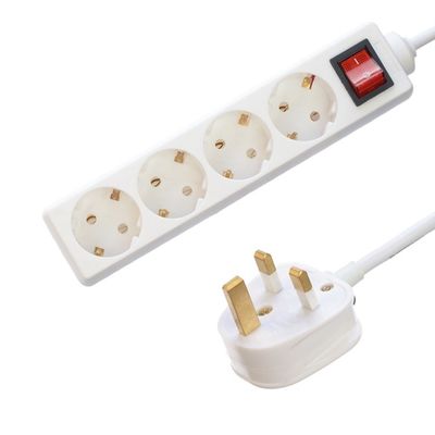 Striscia di alimentazione standard UE con 4 prese di corrente Protezione da sovratensione Switch USB A porte di uscita H05VV-F 3x1.25MM2 Cavo e UK 3 Pin Plug