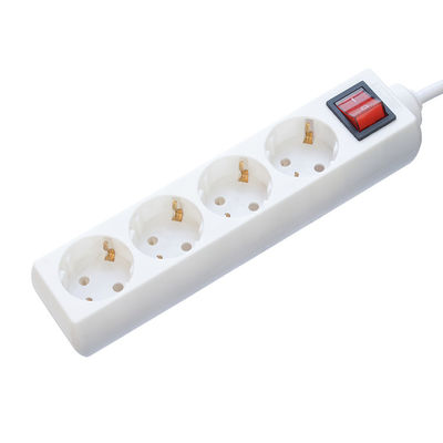 Striscia di alimentazione standard UE con 4 prese di corrente Protezione da sovratensione Switch USB A porte di uscita H05VV-F 3x1.25MM2 Cavo e UK 3 Pin Plug